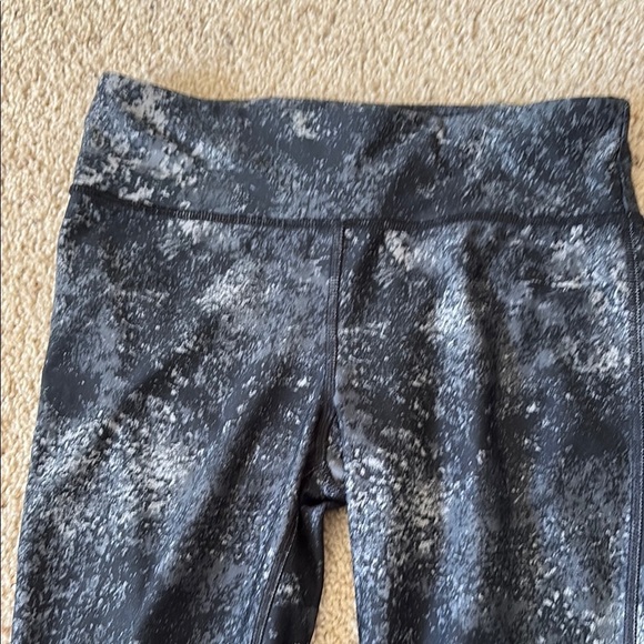 Under Armour Pants - Under armour Women’s  Black and Gray Patterned Leggings